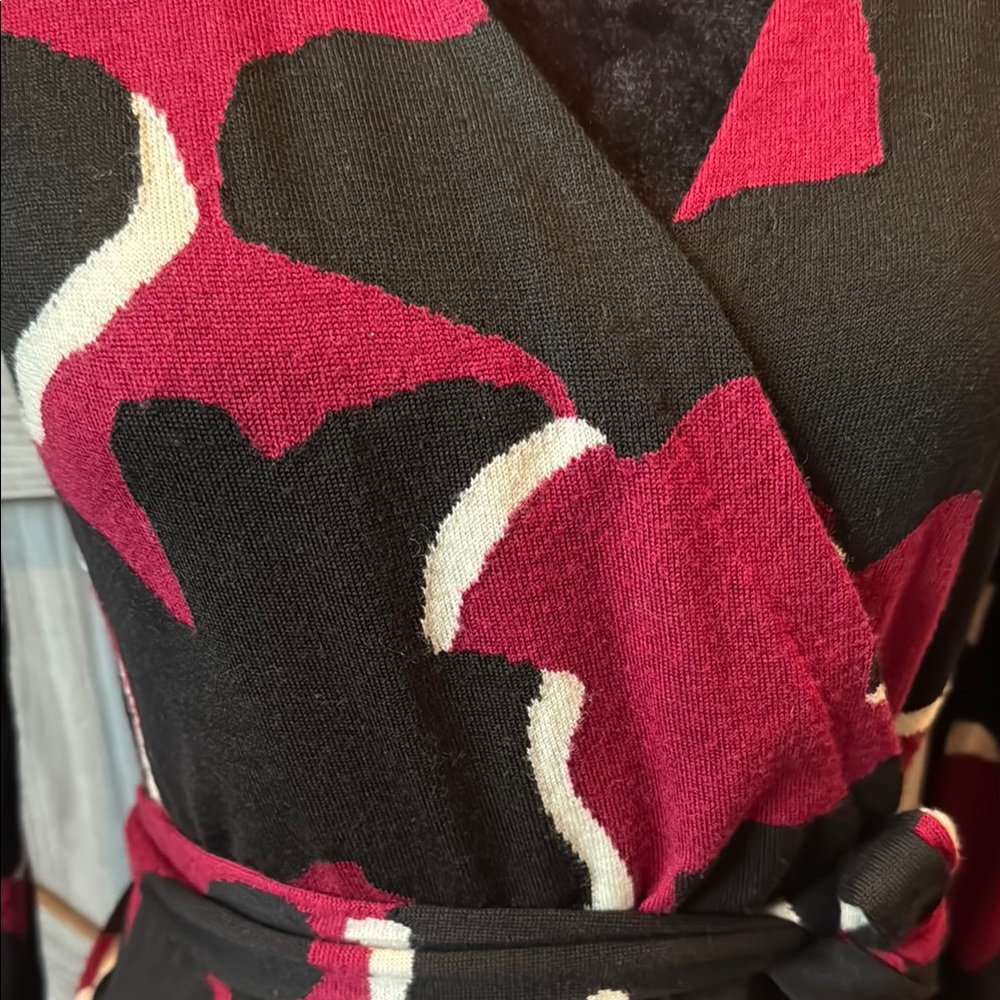 DVF Burgundy and Black Long Sleeve Wrap Dress V-Neck size S/XS EUC - Picture 3 of 12
